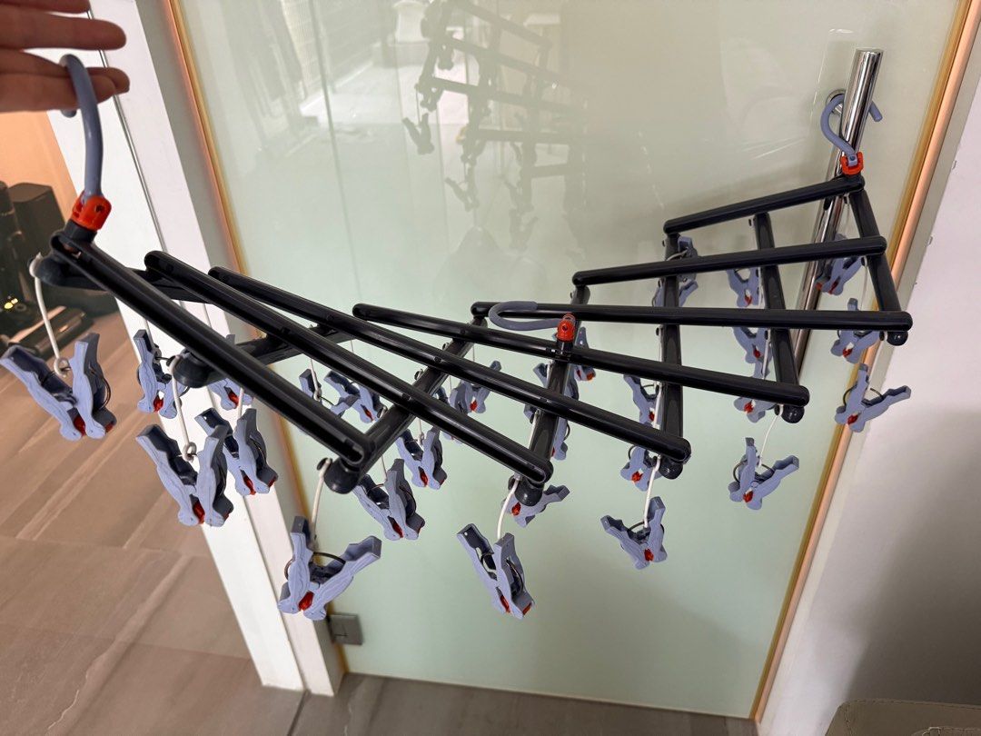 Foldable Clothes Drying Rack with Clips