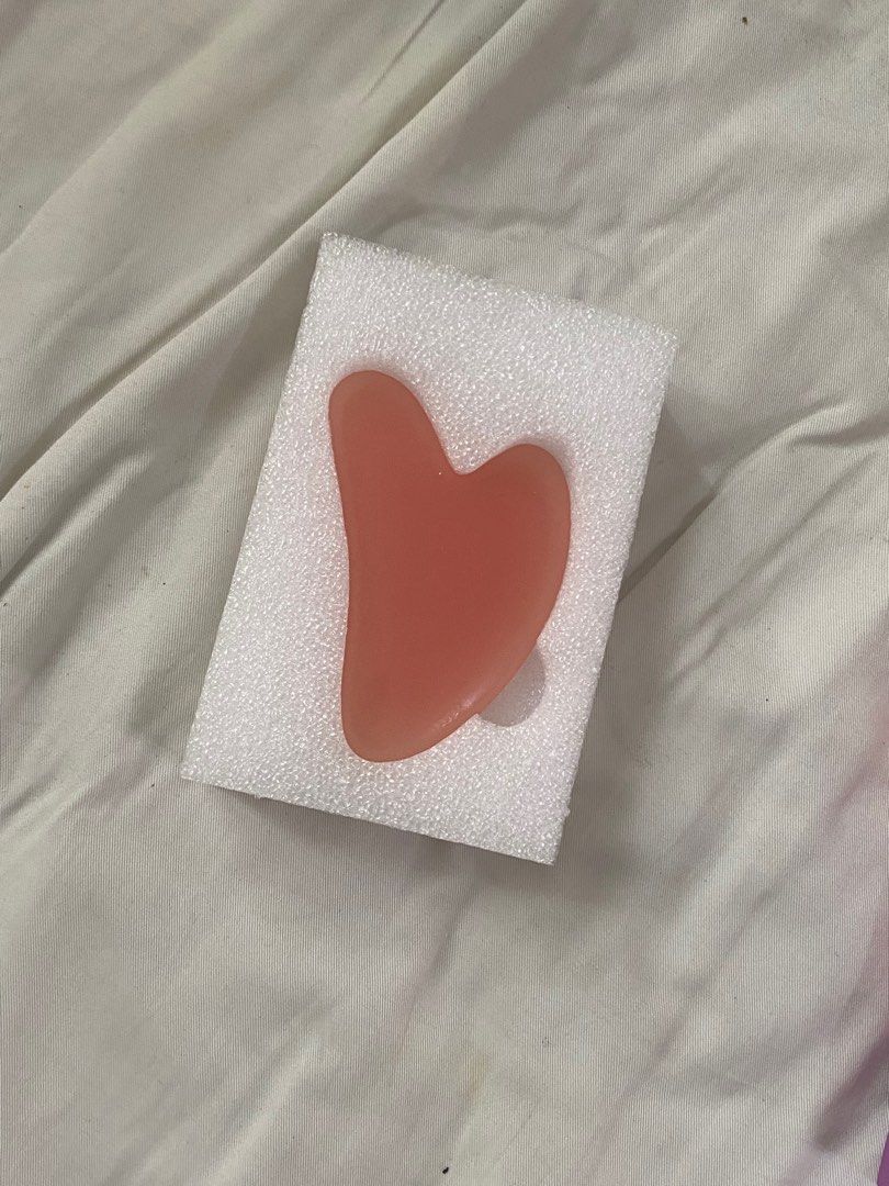 FRESH Kbeautylab Face sculpting gua sha (Category: Face Care) located in General Trias. Submitted by randomgirl888 (Listing ID 1382397547, Image 3). Description: BRAND NEW •RFS: i have 2 stocks •mop: gcash, bpi, security bank, bdo • shipping: gogo express or same day delivery (any delivery app) .