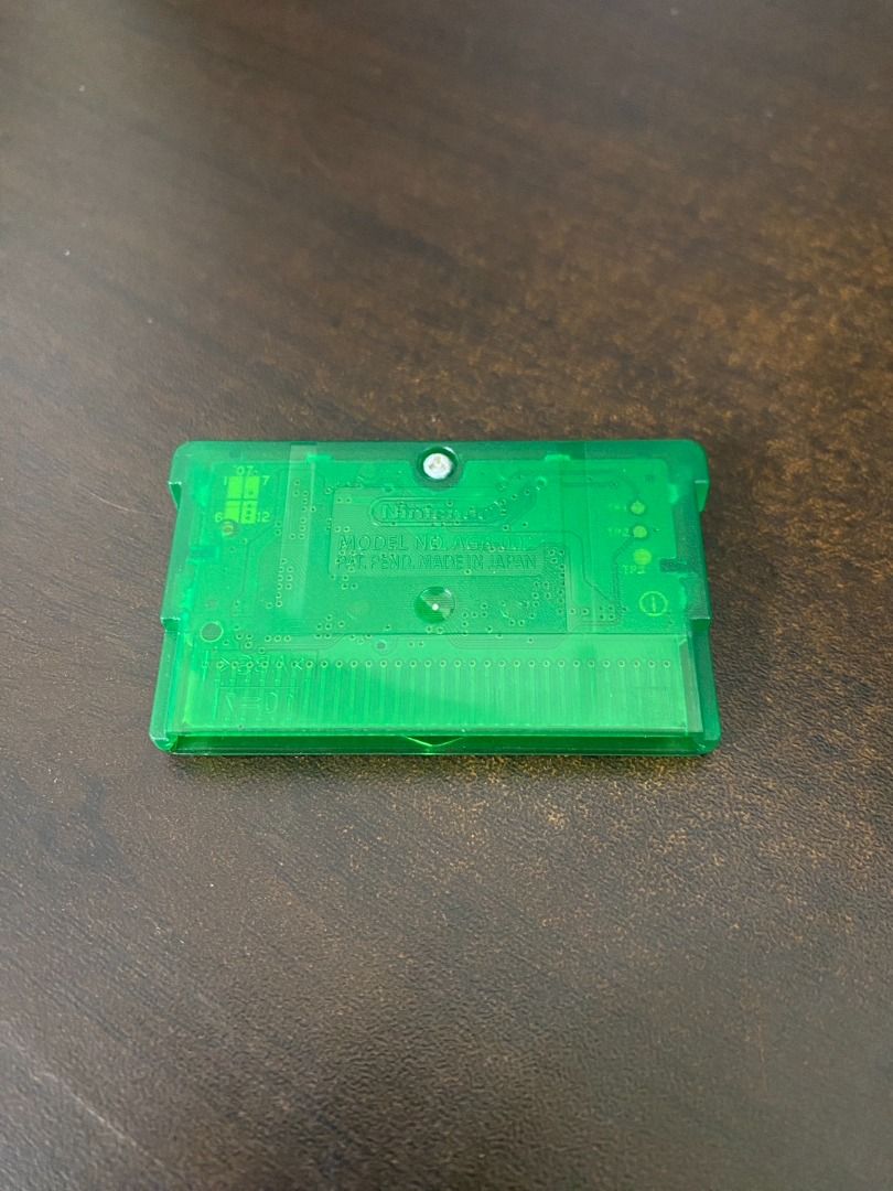 由 cycstore17 (刊登 ID 1382398742，圖片 2) 提交，位於 台中市 (Taichung) 的 GBA 卡帶 寶可夢 神奇寶貝 口袋妖怪 綠寶石版 日版 X426 (類別：Nintendo 任天堂)，說明：🎮 GBA 卡帶 寶可夢 / 神奇寶貝 / 口袋妖怪 綠寶石版 日版 二手品 🎮 經典 GBA《寶可夢 綠寶石版》（日版卡帶），懷舊抓寶冒險重溫童年回憶！ 此商品為二手品，外觀品項如圖，購買前請詳閱照片～ ✔ GBA 原版卡帶（日版） ✔ 綠寶石版，經典第三世代作品 ✔ 收藏 / 把玩 / 懷舊都超適合 📌 二手品，售出不退換 📮快速出貨｜用心包裝｜歡迎提問！ 📌【購物須知｜請務必詳閱】 1. 本賣場部分為【二手/展示品】商品，可能會有輕微使用痕跡，完美主義者請斟酌下單。 2.商品到貨隔日起享有7日鑑賞（猶豫）期權益（依消保法規定） ※請注意：「鑑賞期≠試用期」，鑑賞期內如欲辦理退貨，商品需保持全新狀態且包裝完整（含商品本體、配件、說明書、包裝、贈品等