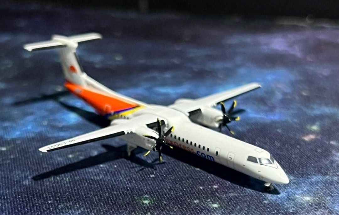 Gemini jets 1:400 (Category: Vehicle & Diecast Models) located in Pasig City. Submitted by bbt07 (Listing ID 1382308941, Image 2). Description: Airphil q400 No box - negotiable .