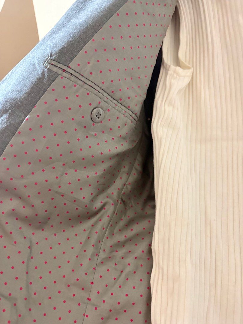 Oversized Gray Coat (Category: Coats, Jackets and Outerwear) located in Manila. Submitted by orion_declutter (Listing ID 1382360158, Image 3). Description: With inner lining Great office coat Never used. Washed only. .