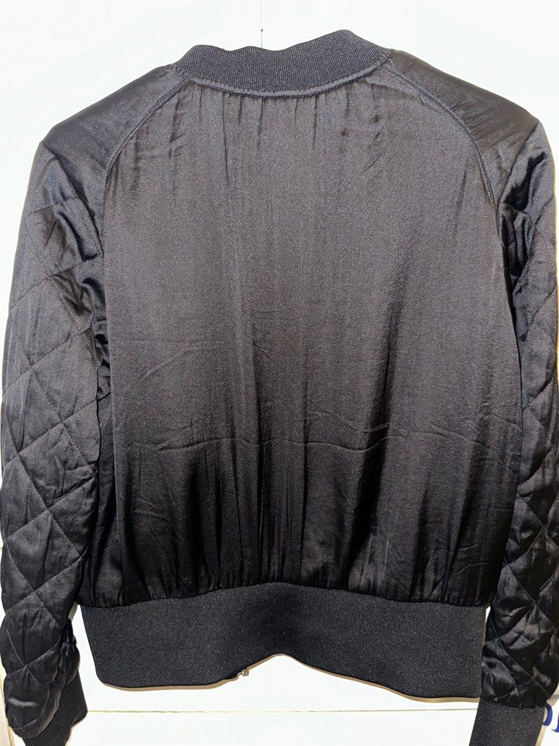 [H&M] black bomber jacket (Category: Coats, Jackets and Outerwear) located in Manila. Submitted by declutterbyaira (Listing ID 1382475654, Image 2). Description: - size 8 .