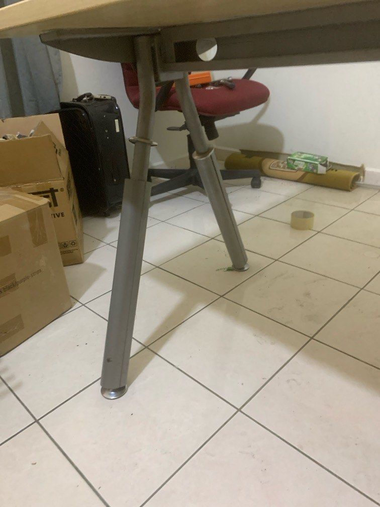 Huge Architect L shape solid study table (Category: Tables & Sets) located in Puchong. Submitted by zzclye (Listing ID 1382365021, Image 2). Description: 180cm Length 180cm (long) with 60cm depth 85cm depth (short) Solid wood table top which corners slight chips but surface still good to use no chip Metal legs Already dismantle ready to be collected Delivery not included Pick up at puchong .