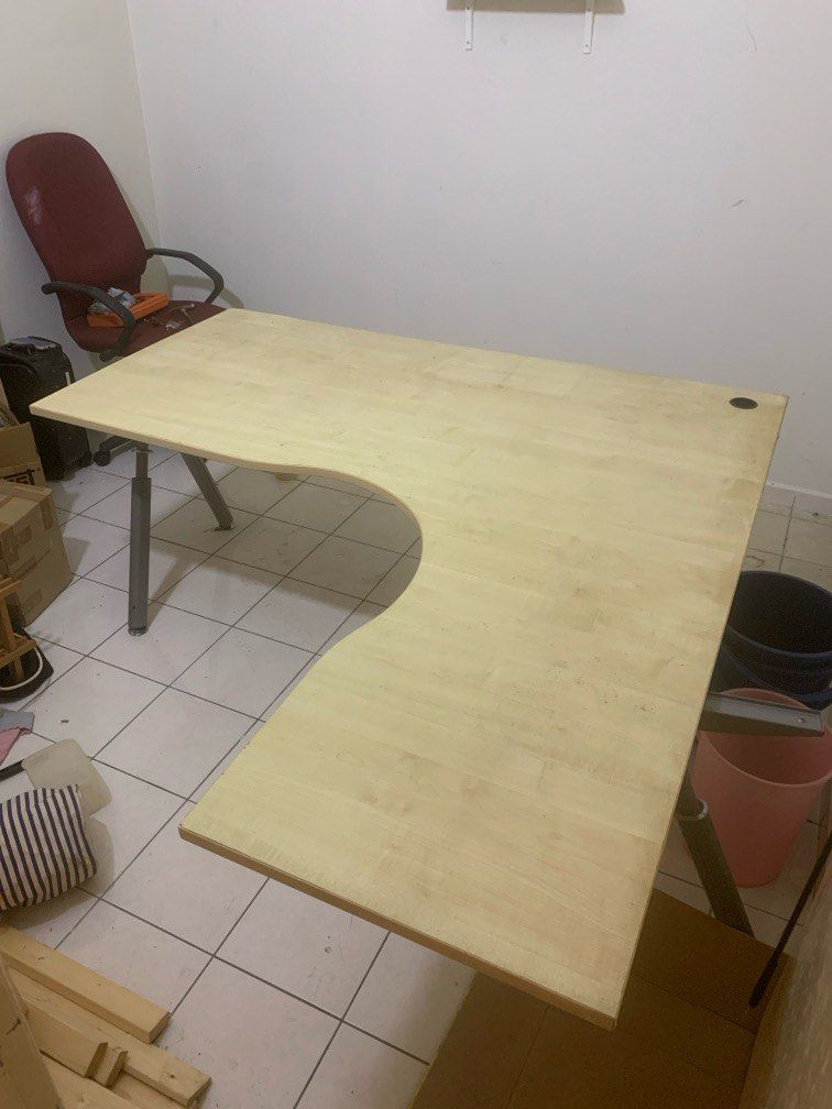 Huge Architect L shape solid study table (Category: Tables & Sets) located in Puchong. Submitted by zzclye (Listing ID 1382365021, Image 1). Description: 180cm Length 180cm (long) with 60cm depth 85cm depth (short) Solid wood table top which corners slight chips but surface still good to use no chip Metal legs Already dismantle ready to be collected Delivery not included Pick up at puchong .