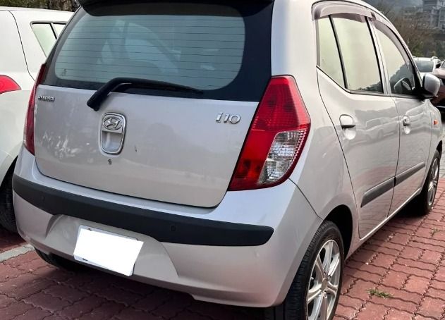 由 vivian19932004 (刊登 ID 1382373406，圖片 3) 提交，位於 新北市 (New Taipei) 的 Hyundai i10 2009款 銀色 (類別：汽車出售)，說明：💥認證中古車歡迎你來帶回家💥 💥車輛應有盡有趕緊來搶便宜💥 ⚠️車商賣車 同行勿擾⚠️ ⬇️車輛資訊⬇️ 🔶Hyundai i10 2009款 銀色 🔶里程:16萬 🔶燃料:汽油 🔶年份:2009 🔶排氣:1.1L 🔶變速:自排 🔶驅動:2WD 🔶乘客數:5門5座 ⭕合格認證⭕專業鑑定⭕檢定報告 📌五大保證↘️ 無泡水、無事故、無AB接合車、里程保證、無計程車 📌五大保固↘️ 引擎、方向機、變速箱、發電機、啟動馬達 🔥🔥買好車找上游最便宜🔥🔥 🎈均有第三方權威認證🎈 🎈超優質一手清倉特價🎈 ♠️車況超美不怕你看 ♥️還可配合萊茵鑑定 ♦️里程公開透明無調表 ♣️一條龍服務包您滿意 💯只要車況與認證表不符、可退車並全額退費❣️ ✅可分期✅可貸款✅配