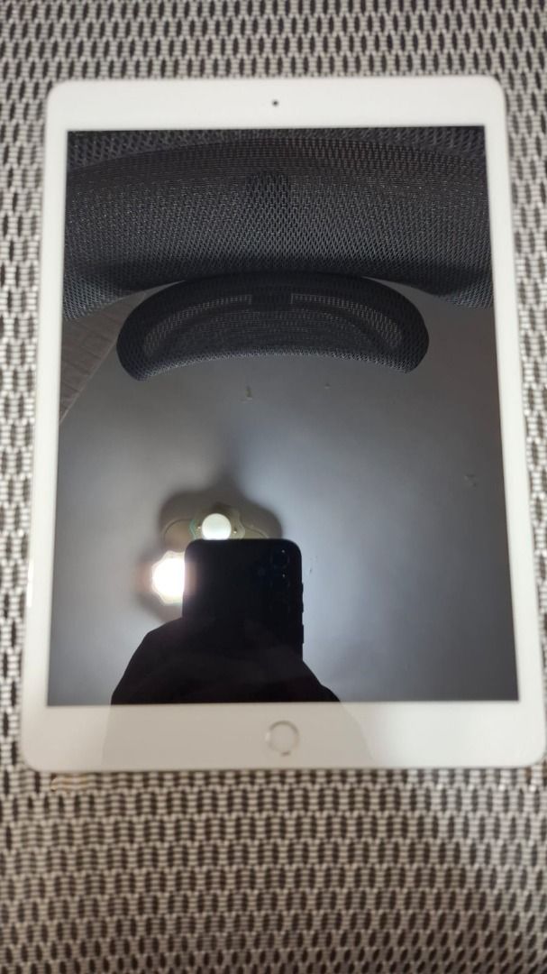iPad 8 （分類：平板電腦 - iPad）位於 Hong Kong。 由 poyanlam4 提交（商品編號 1382407094，圖片 1）。簡介： Apple ipad 8 10.2inch 128gb 屯馬綫交收 / 順豐 現金Alipay 。