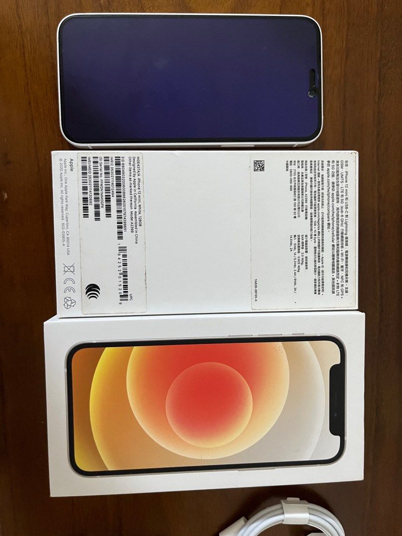 由 originalll (刊登 ID 1382475190，圖片 1) 提交，位於 高雄市 (Kaohsiung) 的 iPhone 12mini 女用機✨128GB /🉑小議 (類別：iPhone 12 系列)，說明：Iphone 12 mini 🔋健康度74% 外觀完好、外觀約8成新 白色款/128GB 如圖所見附全新原廠充電線*1 螢幕有貼保護貼我沒撕掉 ⚠️保護貼邊角有破損 螢幕本身沒有喔！！！ 可當備用機 自身隨意賣、非專業賣家喔～。