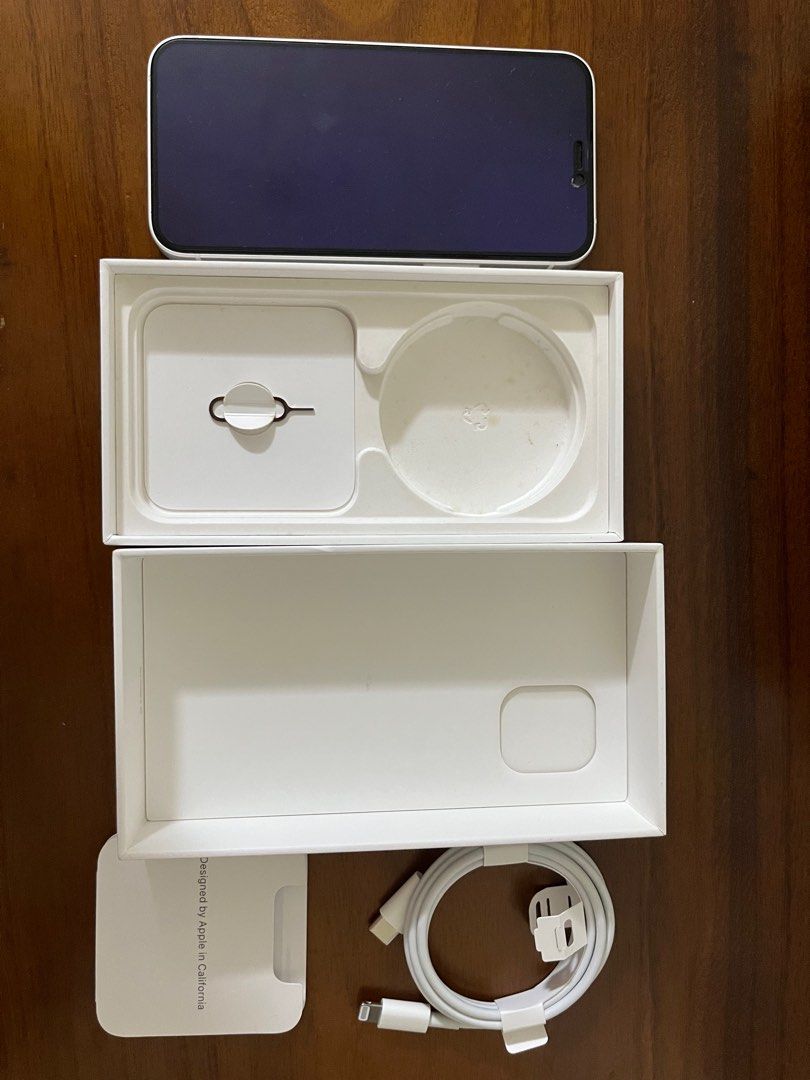 由 originalll (刊登 ID 1382475190，圖片 2) 提交，位於 高雄市 (Kaohsiung) 的 iPhone 12mini 女用機✨128GB /🉑小議 (類別：iPhone 12 系列)，說明：Iphone 12 mini 🔋健康度74% 外觀完好、外觀約8成新 白色款/128GB 如圖所見附全新原廠充電線*1 螢幕有貼保護貼我沒撕掉 ⚠️保護貼邊角有破損 螢幕本身沒有喔！！！ 可當備用機 自身隨意賣、非專業賣家喔～。