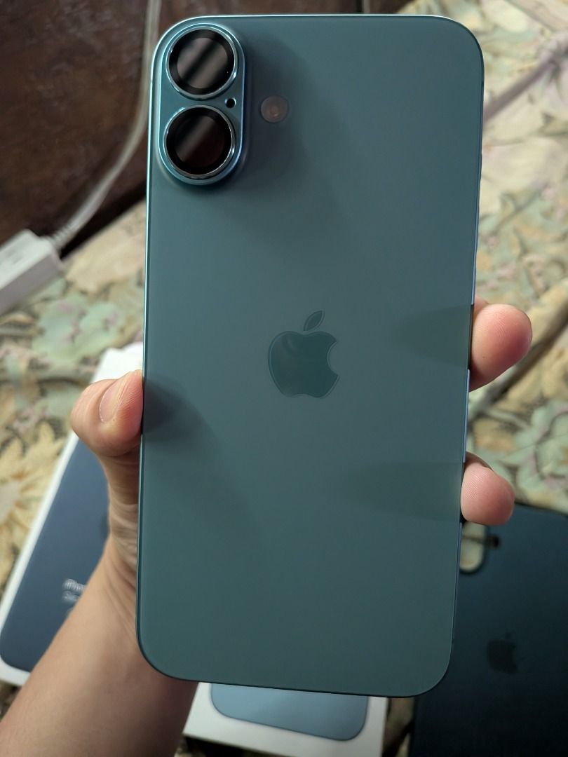 Iphone 16 plus 128gb (Category: iPhone 16 Series) located in Antipolo. Submitted by gergely (Listing ID 1382493394, Image 1). Description: Iphone 16 plus 128gb Makinis, ilang beses palang nacharged as you can see sa posted pics, 100% pa din battery. This year lang nabili. May receipt din ako ng napagbilhan ko for proof na legit at brand new sya nung nabili. Kasama na din sa package yung 2 case, which is apple magsafe silicone pa yung isa worth 34