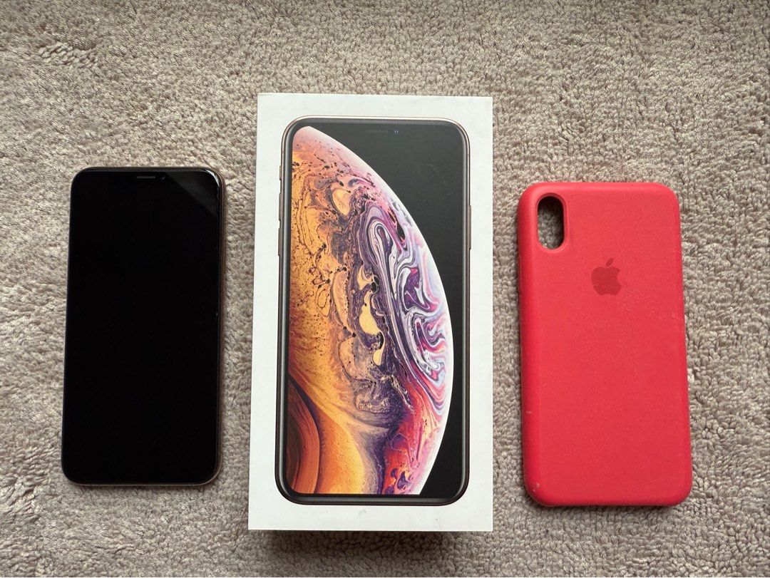 iPhone XS 64gb - Complete with box and case!! (Category: iPhone X Series) located in Pasig City. Submitted by mia0008 (Listing ID 1382358521, Image 2). Description: iPhone XS 64gb - Gold -complete with box and original phone case - no issues - no cracks or scratches - delivery via lalamove / grab on buyers acct .