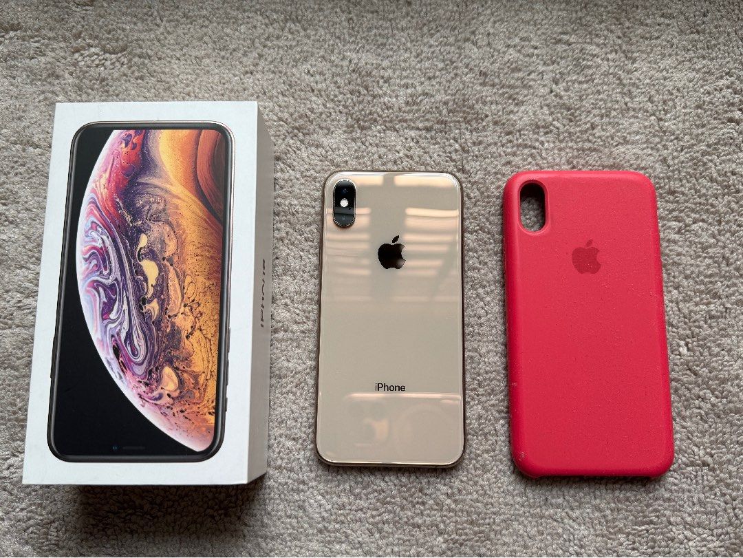 iPhone XS 64gb - Complete with box and case!! (Category: iPhone X Series) located in Pasig City. Submitted by mia0008 (Listing ID 1382358521, Image 3). Description: iPhone XS 64gb - Gold -complete with box and original phone case - no issues - no cracks or scratches - delivery via lalamove / grab on buyers acct .