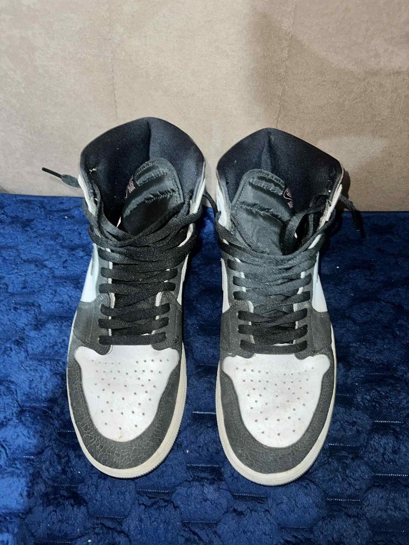 Jordan 1 Retro High OG Coral Bleached (Category: Sneakers) located in Las Pinas. Submitted by sophisticatedbeauty_12 (Listing ID 1382482787, Image 2). Description: 👟 Guaranteed Authentic ✔️ Men’s Size 12 ✔️ No inclusions (can add replacement box upon request) 🔸 Minimal creasing – can look great once cleaned 💯 Good condition overall & perfect for daily wear 📦 Ships Everyday via J&T 🚗 LALAMOVE / GRAB available 💳 GCash / Bank Transfer Accepted