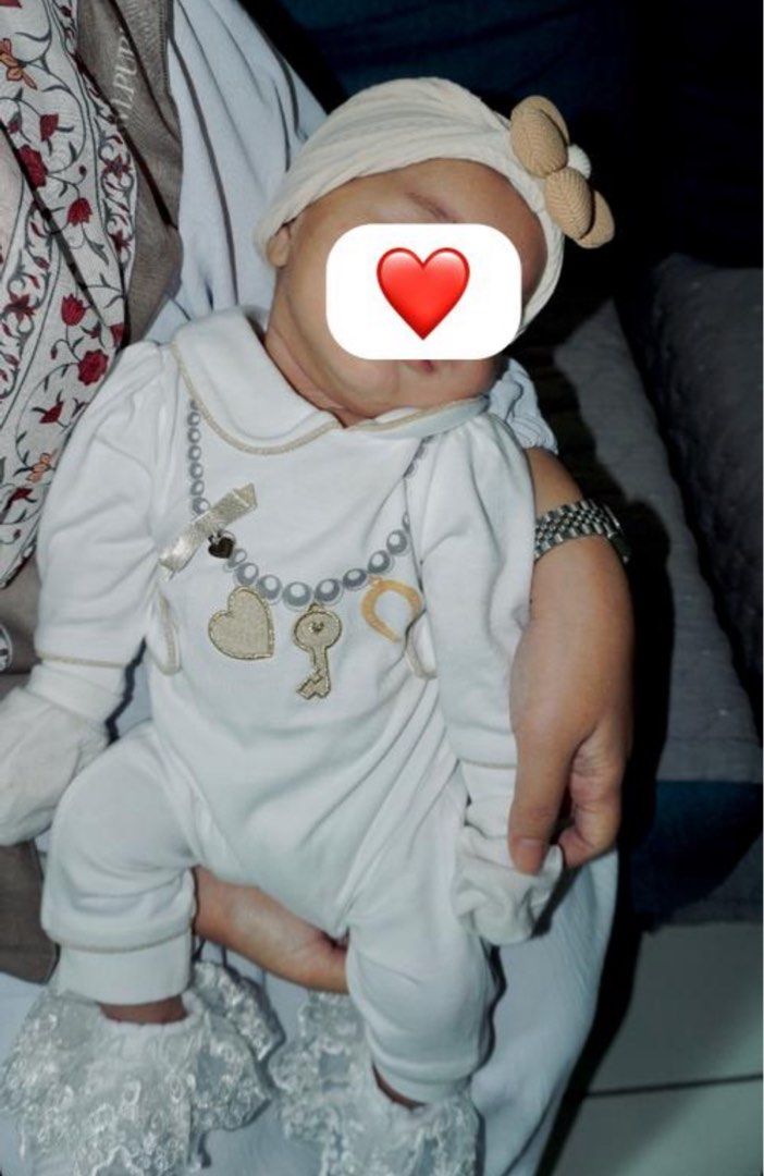 Juniors Babyshop (Category: Babies & Kids Fashion) located in Shah Alam. Submitted by nrulija0 (Listing ID 1382477117, Image 1). Description: Saiz : 0-3 month Worn 1x Material : Cotton yang selesa sangat. Dan corak sulam tu cantik sangat. .
