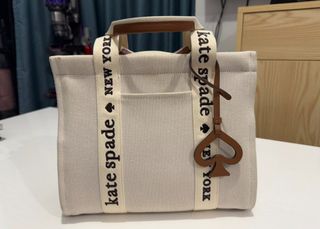 (Kategori: ) berada di . Dikirim oleh love_store88 (ID iklan 1382398279, Gambar 1). Deskripsi: .