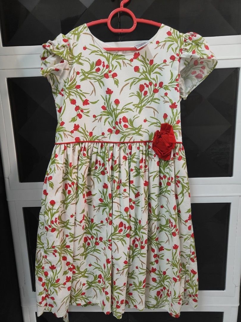 Kid Dress (Category: Babies & Kids Fashion) located in Kuala Lumpur. Submitted by faeyajalal29 (Listing ID 1382418108, Image 1). Description: To let go kid kid dress Size 8 year old (but fit from 4-7 years old) RM 30!! *Condition A+ (1 times used only when becoming a flower girl) Berminat boleh PM I ya. Thank you🙏🏻.