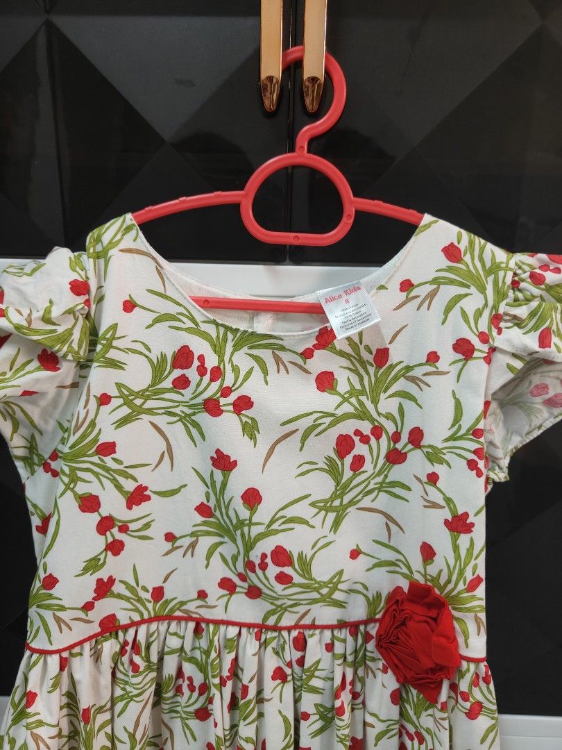 Kid Dress (Category: Babies & Kids Fashion) located in Kuala Lumpur. Submitted by faeyajalal29 (Listing ID 1382418108, Image 2). Description: To let go kid kid dress Size 8 year old (but fit from 4-7 years old) RM 30!! *Condition A+ (1 times used only when becoming a flower girl) Berminat boleh PM I ya. Thank you🙏🏻.
