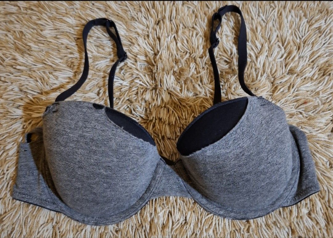 La Senza Bra 36B (Category: Undergarments & Loungewear) located in Rizal. Submitted by kline13 (Listing ID 1382411303, Image 1). Description: w/ flaws.