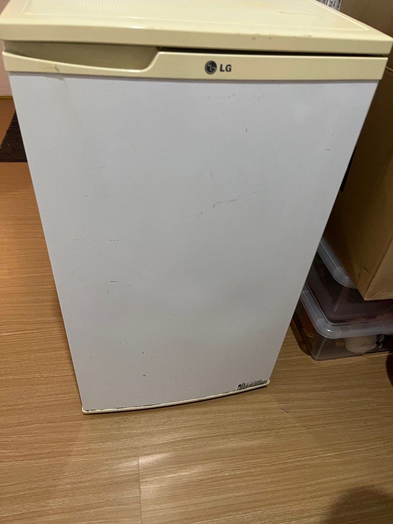 lG personal ref (Category: Refrigerators and Freezers) located in Las Pinas. Submitted by preloved_mum (Listing ID 1382473518, Image 1). Description: .