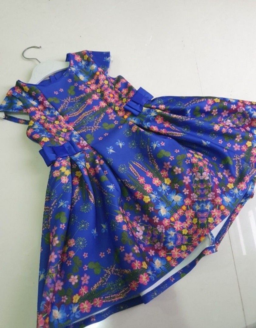 Lola Maverick Blue Floral Scuba Dress (Category: Babies & Kids Fashion) located in Shah Alam. Submitted by aihime (Listing ID 1382470974, Image 3). Description: Helloo mummies, I'm letting go this Lola Maverick dress in good condition The size at tag is 2-3 years and best suited for girl with height 98 cm The chest measurement is 54 cm and waist measurement is 52.5 cm. Material is soft scuba and comfortable for your girl to wear . Scuba ni jenis 