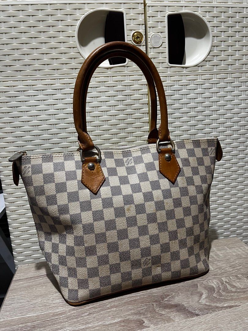 LV Louis Vuitton Azur Tote Bag (Category: Luxury Bags & Wallets) located in Paranaque City. Submitted by prelovedbypachi (Listing ID 1382380078, Image 2). Description: Selling low needs cleaning lang Sourced from korea ganda ng leather Gamusa ang loob With heat stamp.