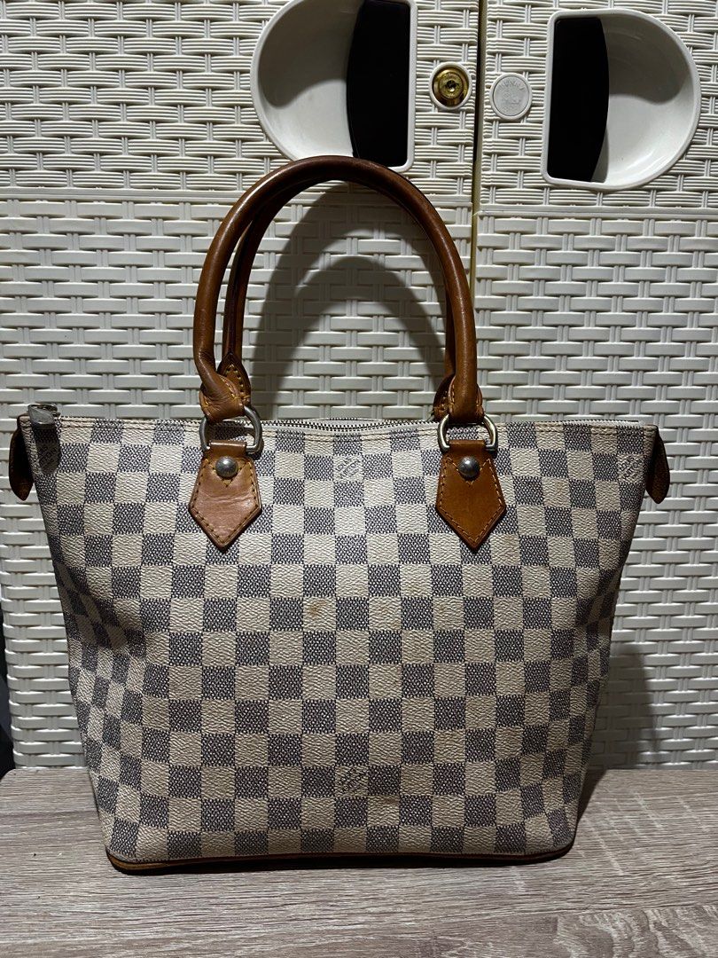 LV Louis Vuitton Azur Tote Bag (Category: Luxury Bags & Wallets) located in Paranaque City. Submitted by prelovedbypachi (Listing ID 1382380078, Image 1). Description: Selling low needs cleaning lang Sourced from korea ganda ng leather Gamusa ang loob With heat stamp.