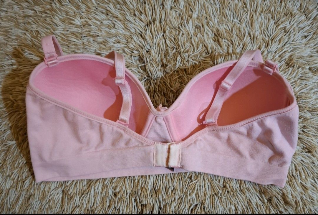 Lvermix Bra 34D (Category: Undergarments & Loungewear) located in Rizal. Submitted by kline13 (Listing ID 1382331357, Image 2). Description: w/ flaws.