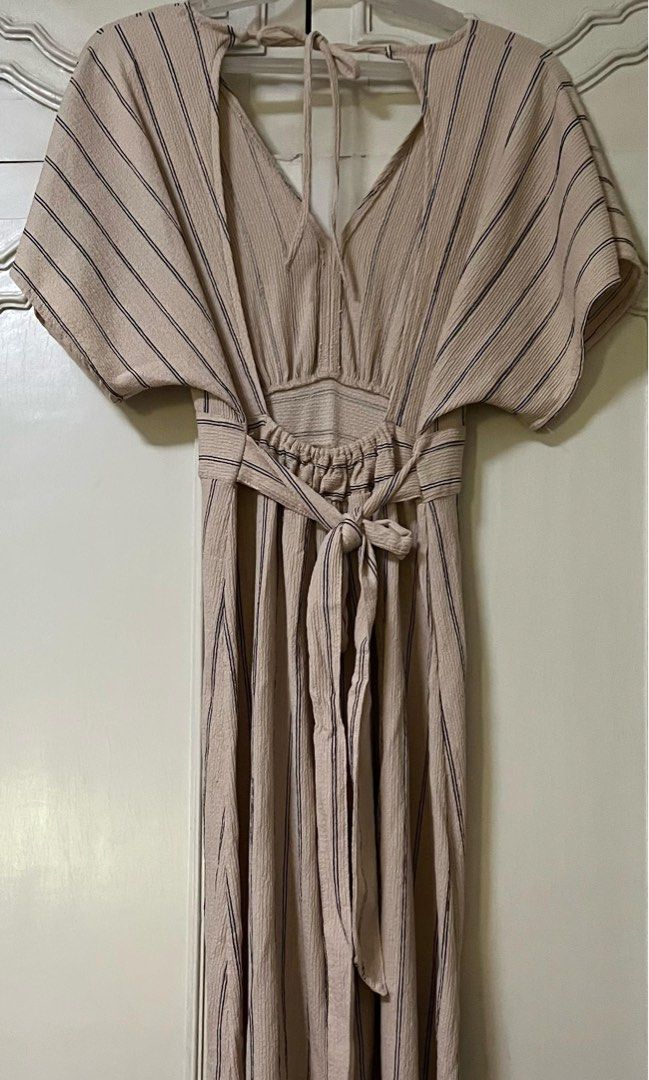 Mango Backless dress (Category: Dresses) located in Quezon City. Submitted by sof1958 (Listing ID 1382301050, Image 3). Description: Like new Worn twice only Size: S (but can fit up to size M).