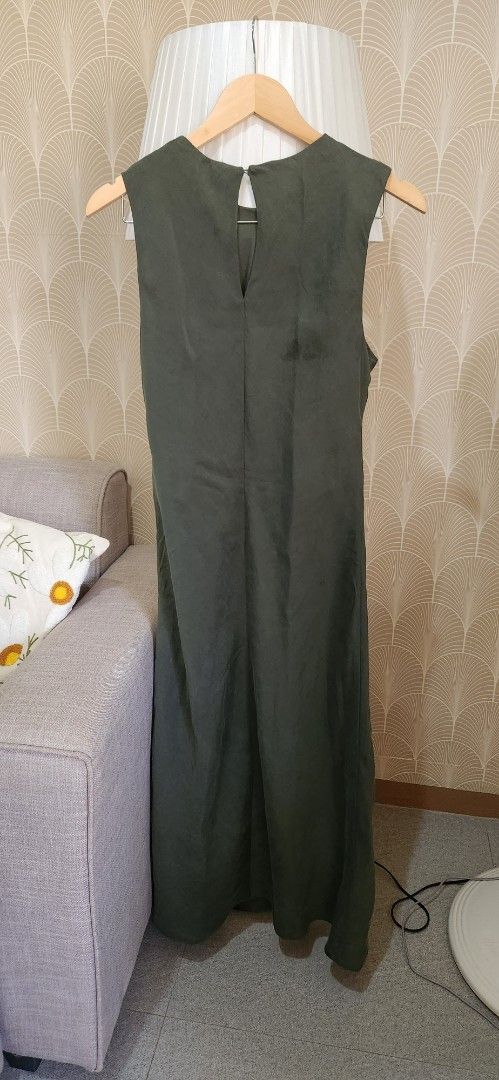 Mango Sapphire Pine Green Long Dress -Large (Category: Dresses) located in Valencia. Submitted by chanti (Listing ID 1382315748, Image 3). Description: Original MNG Sapphire Pine Green Dress 👗 • Original MNG dress • Elegant sapphire pine green color • Only used once • Bought June 2025 • Good as new, no issues • Original price: ₱3,000 • Selling price: 1,200 Size/Measurements: • Bust: 38" • Waist: 39" • Length: 49" • Location: Valencia City, Bukid