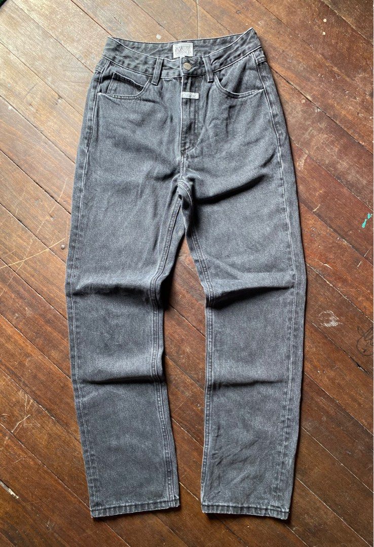Marithe Francois Girbaud Pants (Category: Jeans) located in Quezon City. Submitted by notorious_dept (Listing ID 1382354128, Image 2). Description: - waistline 26 - length 41 - hem 7.5 Excellent Condi No Flaws.