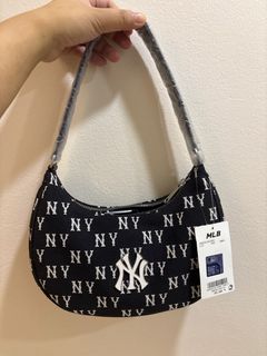 MLB Varsity Basic Canvas Bucket Bag NEW YORK YANKEES