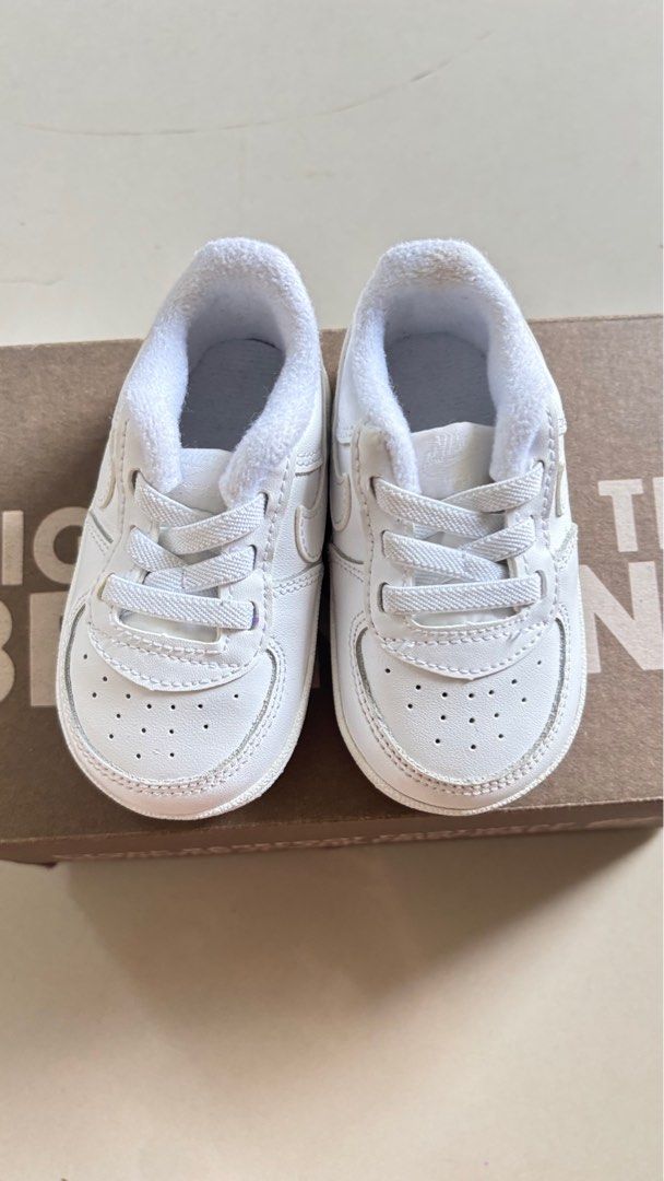 Nike Air Force Baby Sneaker (Kategori: 1 hingga 3 tahun) berada di Jakarta Selatan. Dikirim oleh prelovedbyadnirhaf (ID iklan 1382373407, Gambar 1). Deskripsi: No box, no belel, no robek, no fake Size UK 3.5 / EUR 19.5.