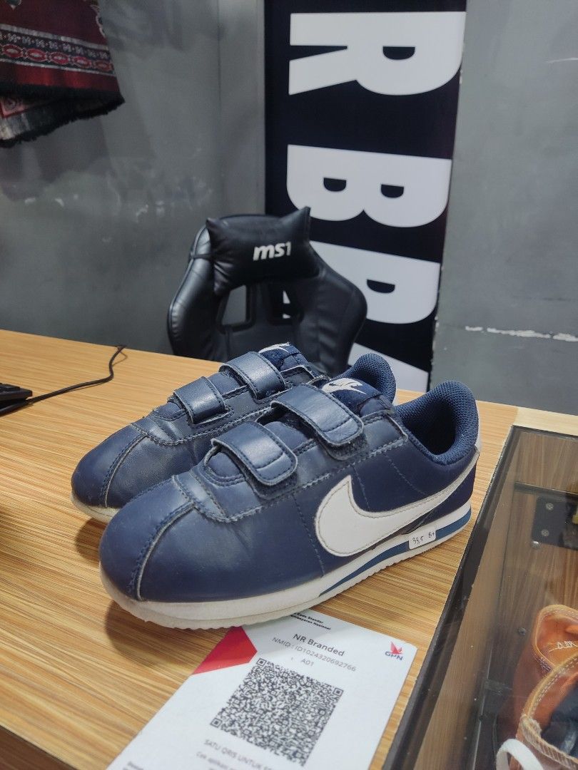 Nike Cortez (Kategori: Orang Tua, Bayi & Anak - Lainnya) berada di Bukittinggi. Dikirim oleh nrbranded (ID iklan 1382301356, Gambar 1). Deskripsi: 𝐁𝐫𝐚𝐧𝐝 : 𝙉𝙞𝙡𝙚 𝘾𝙤𝙧𝙩𝙚𝙯 𝐒𝐢𝐳𝐞 : 33.5 (210) 𝐌𝐚𝐝𝐞 𝐢𝐧 : 𝙄𝙣𝙙𝙤𝙣𝙚𝙨𝙞𝙖 𝐊𝐨𝐧𝐝𝐢𝐬𝐢 : 9/10.