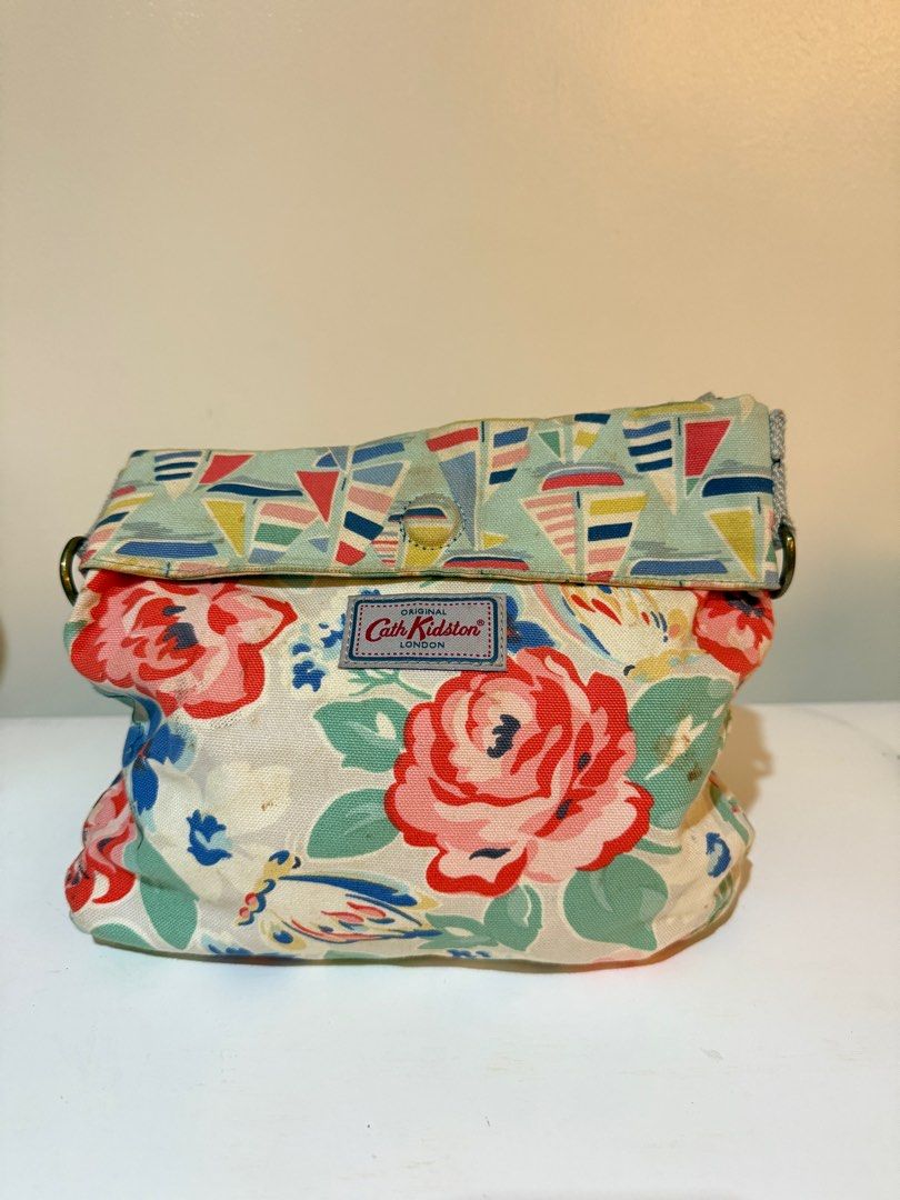 Original Cath Kidston Reversible Cross-body Bag (Category: Cross-body Bags) located in Las Pinas. Submitted by slua19 (Listing ID 1382408484, Image 3). Description: NEGOTIABLE FOR SURE BUYERS - Bought in Cath Kidston Greenbelt store for ₱2500+ - Chat for more pics :).