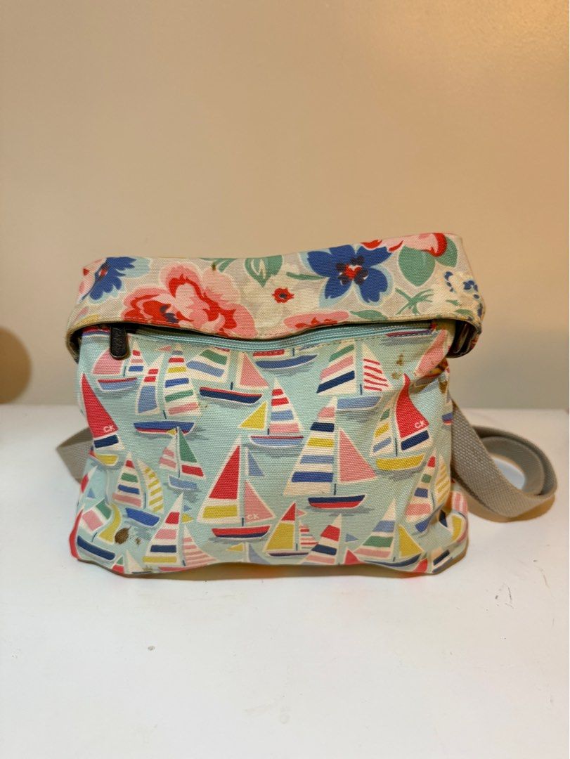 Original Cath Kidston Reversible Cross-body Bag (Category: Cross-body Bags) located in Las Pinas. Submitted by slua19 (Listing ID 1382408484, Image 2). Description: NEGOTIABLE FOR SURE BUYERS - Bought in Cath Kidston Greenbelt store for ₱2500+ - Chat for more pics :).