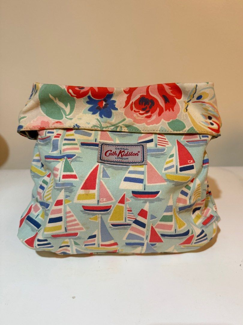Original Cath Kidston Reversible Cross-body Bag (Category: Cross-body Bags) located in Las Pinas. Submitted by slua19 (Listing ID 1382408484, Image 1). Description: NEGOTIABLE FOR SURE BUYERS - Bought in Cath Kidston Greenbelt store for ₱2500+ - Chat for more pics :).