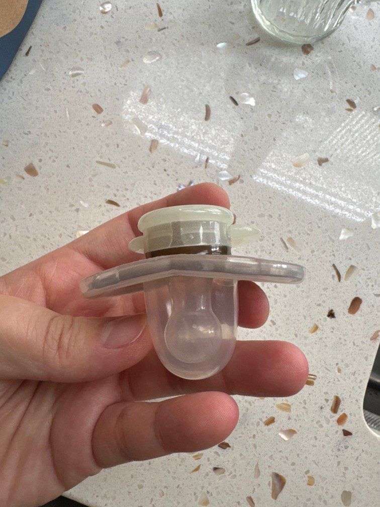Pacifier (Category: Soothers & Pacifiers) located in Puchong. Submitted by connie_28 (Listing ID 1382381761, Image 2). Description: No use before as my kid keep crying while i gave her try this..