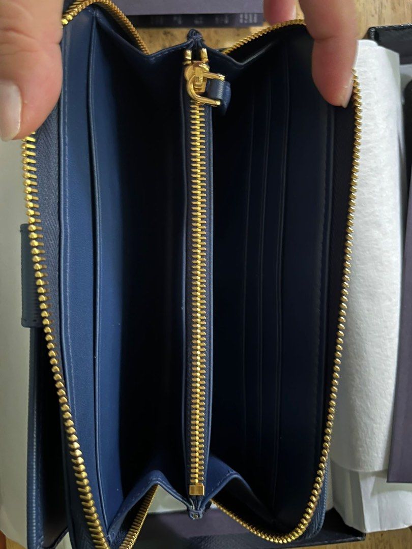 Prada Vitello Move Bluette (Category: Luxury Bags & Wallets) located in Taguig. Submitted by Legitnamurapa (Listing ID 1382345093, Image 2). Description: Parada Vitello Move Bluette Market price 38K brand new legit with card and box RFS: Not my brand Meet up only for safety and confidence of both parties .