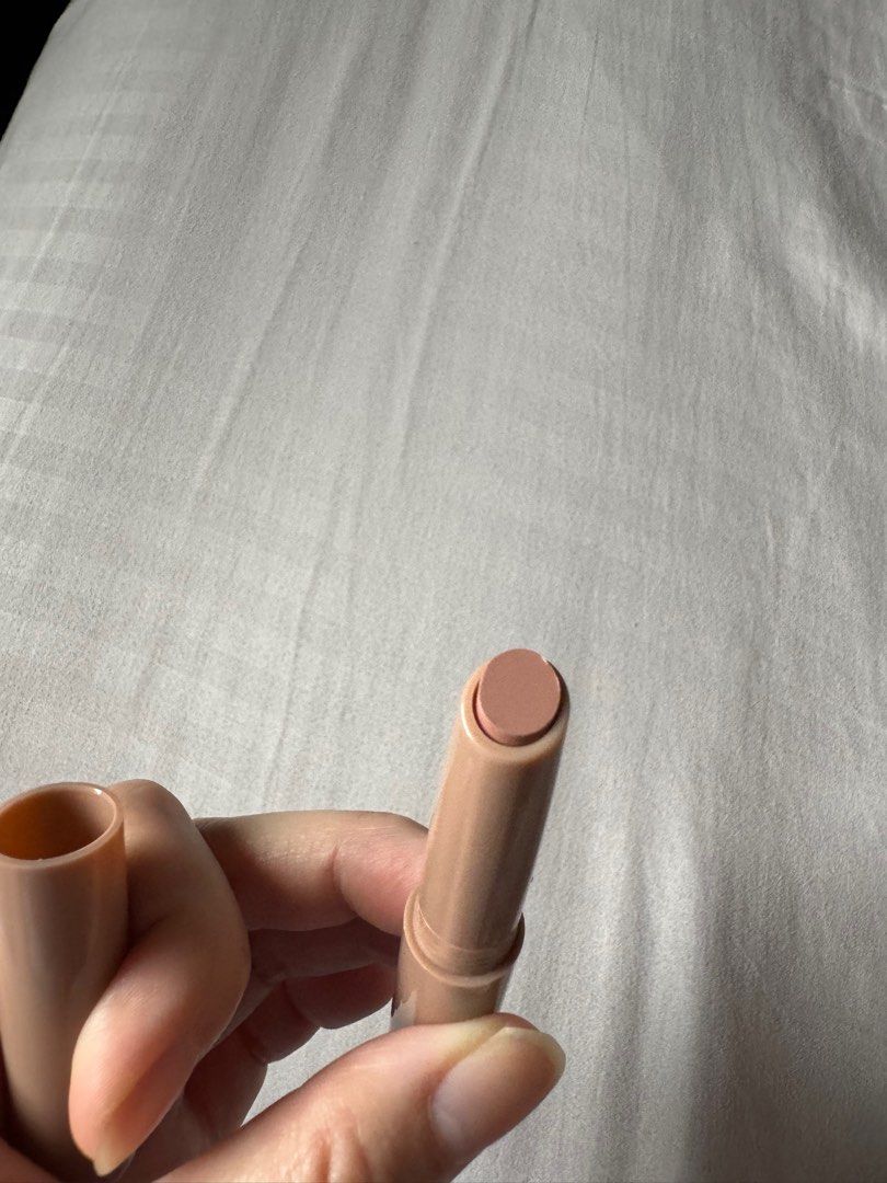 Paris Hilton lip plumper (Category: Makeup) located in Quezon City. Submitted by joyeusefille (Listing ID 1382362208, Image 2). Description: .
