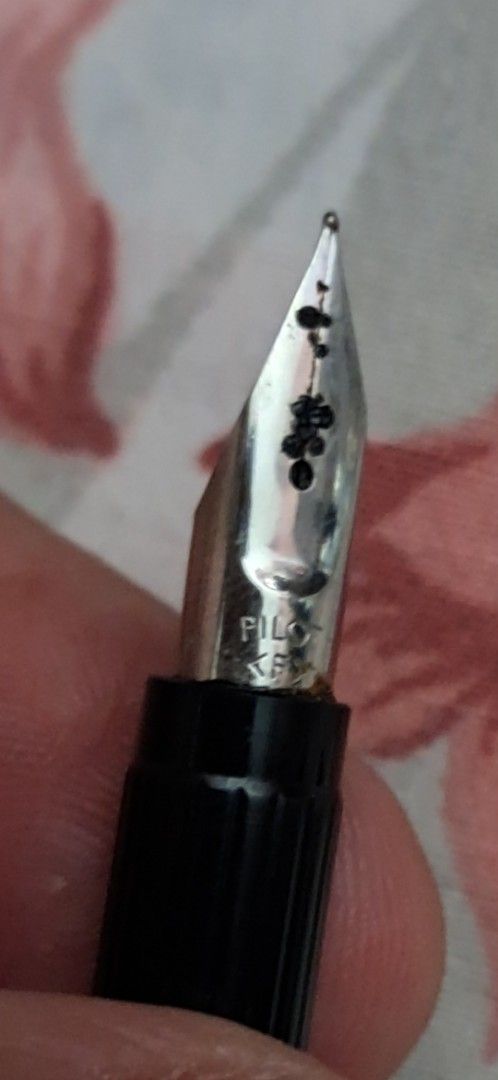 Pilot vintage fountain pen (Category: Stationery & School Supplies) located in Davao. Submitted by rbjuvyreyn18879 (Listing ID 1382435028, Image 2). Description: Pilot vintage fountain pen..not tested..with marking < F > in the tip..imported from japan..