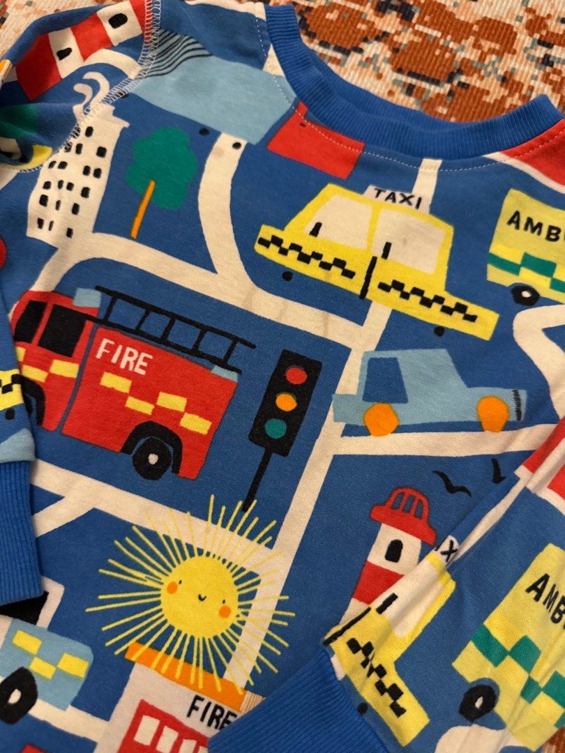Pyjamas (Category: Babies & Kids Fashion) located in Kuantan. Submitted by irisandbaby (Listing ID 1382454783, Image 2). Description: Ada sedikit kotor kat baju, mungkin boleh hilang guna sabung badang .