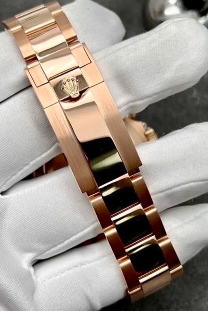 Rolex 2019 Daytona "RAINBOW" (Category: Luxury Watches) located in Pasig City. Submitted by Watchaholics (Listing ID 1382413260, Image 2). Description: Ref 116595RBOW Year model 2019 Flawless in full PPF Complete set Complete links ONHAND💪💪 For 28.5M neg You may DM or contact @ 09615077138 Thanks admin😉.