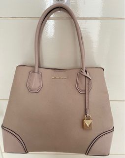 (Kategori: ) berada di . Dikirim oleh prelovedbytom_ (ID iklan 1382461109, Gambar 1). Deskripsi: .