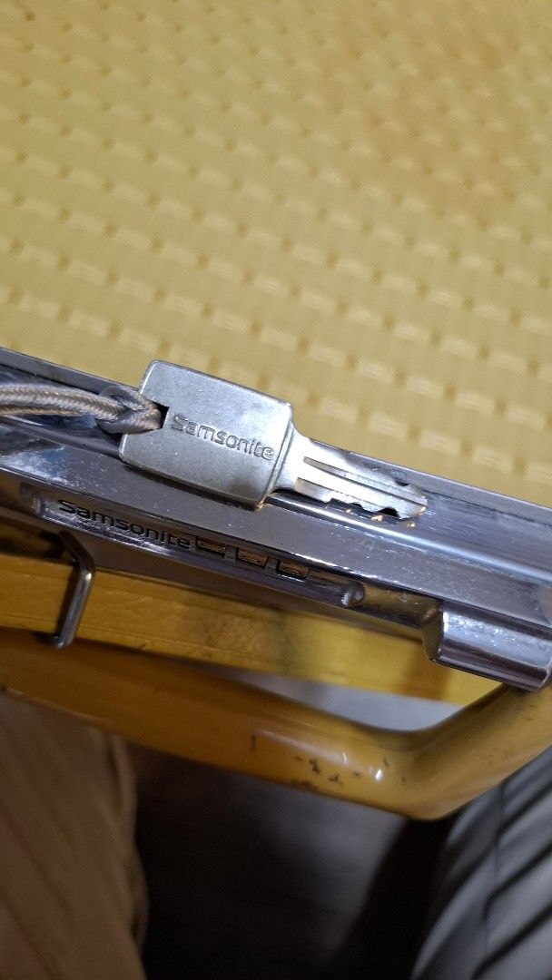 Samsonite (Category: Announcements) located in Kuala Lumpur. Submitted by vincentmah06383 (Listing ID 1382398005, Image 2). Description: vintage samsonite james bond bag 1980s.