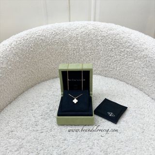 (Category: ) located in . Submitted by brands_lover (Listing ID 1382340067, Image 1). Description: .