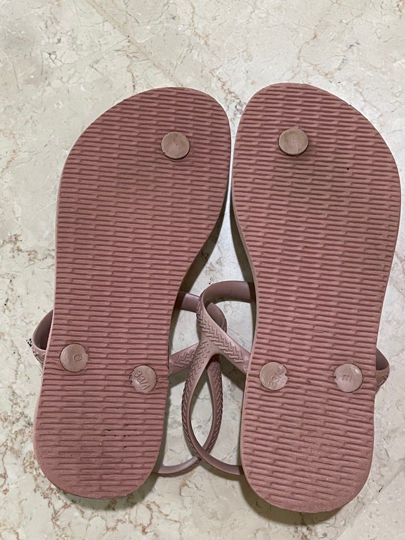 Sendal Havaianas sz 33/34 (Kategori: 8 hingga 12 tahun) berada di Jakarta Selatan. Dikirim oleh zona.mama (ID iklan 1382396742, Gambar 2). Deskripsi: Kondisi brg sesuai foto Original Pengiriman hanya JNE Transfer mandiri/bca Tdk ada marketplace..