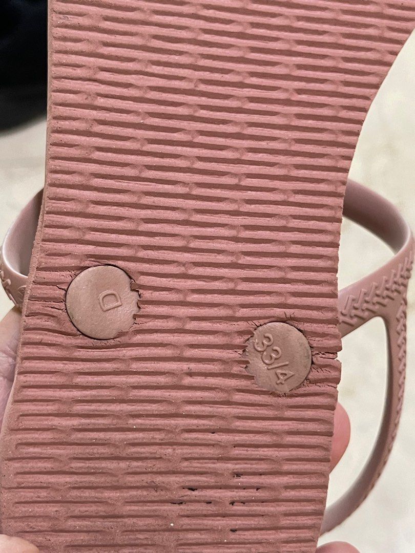 Sendal Havaianas sz 33/34 (Kategori: 8 hingga 12 tahun) berada di Jakarta Selatan. Dikirim oleh zona.mama (ID iklan 1382396742, Gambar 3). Deskripsi: Kondisi brg sesuai foto Original Pengiriman hanya JNE Transfer mandiri/bca Tdk ada marketplace..