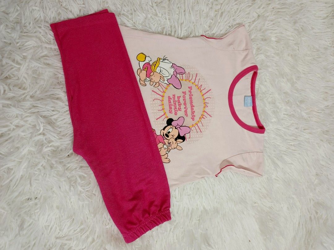 Set Jalan Girl (Category: Babies & Kids Fashion) located in Kuala Lumpur. Submitted by intandyna945093 (Listing ID 1382378943, Image 1). Description: size 1y-2y++ seluar pink tu soft jean ye.