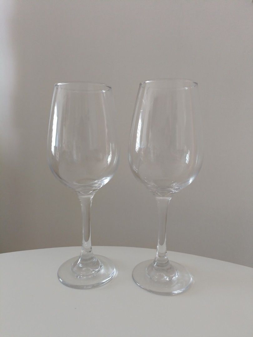 Set of 2 Clear Wine Glasses