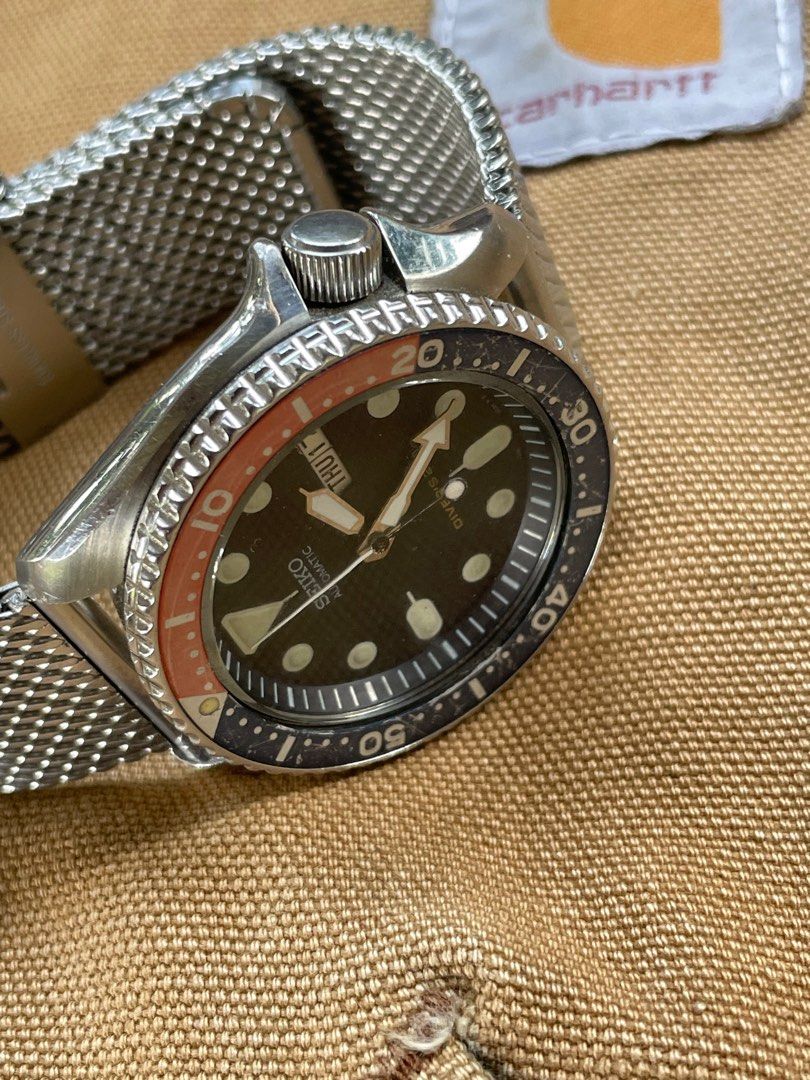 SIEKO SKX009 Scuba Diver's Watch (Category: Men's Watches) located in Lantapan. Submitted by JuanPick (Listing ID 1382405379, Image 2). Description: Authentic All Original Head AM Jubilee Bracelet Recently Serviced Unpolished Creating An Well Aged Patina The Seiko SKX009 is one of the most iconic diver watches in Seiko’s lineup, introduced in the late 1990s. Known for its robust construction, reliable automatic movement (7S26), and distinct Pepsi