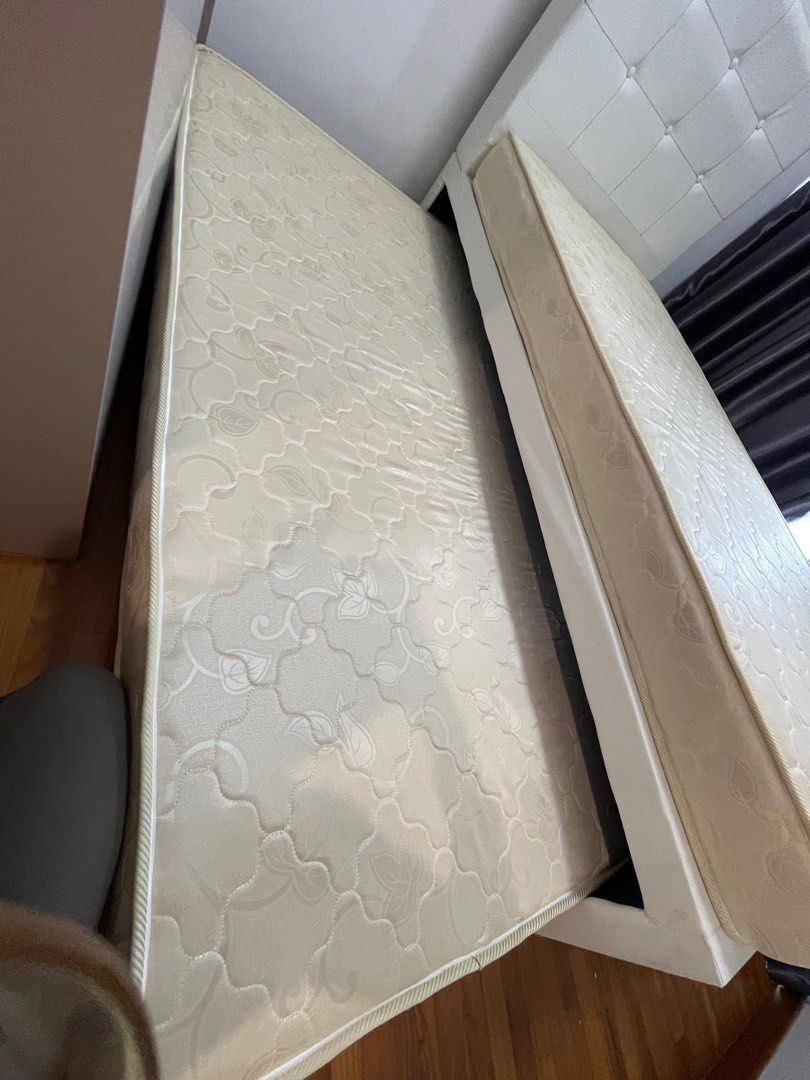 Single bed frame and mattress